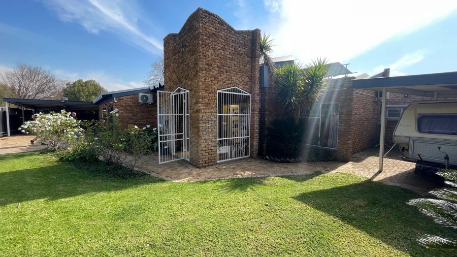 4 Bedroom Property for Sale in Van Der Hoff Park North West
